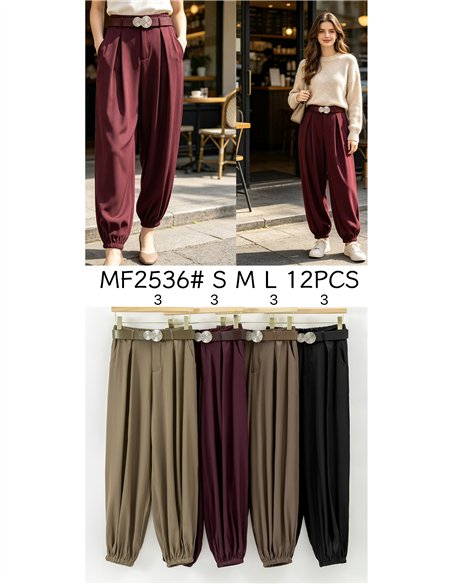 Pantalón jogger con cinturón joya