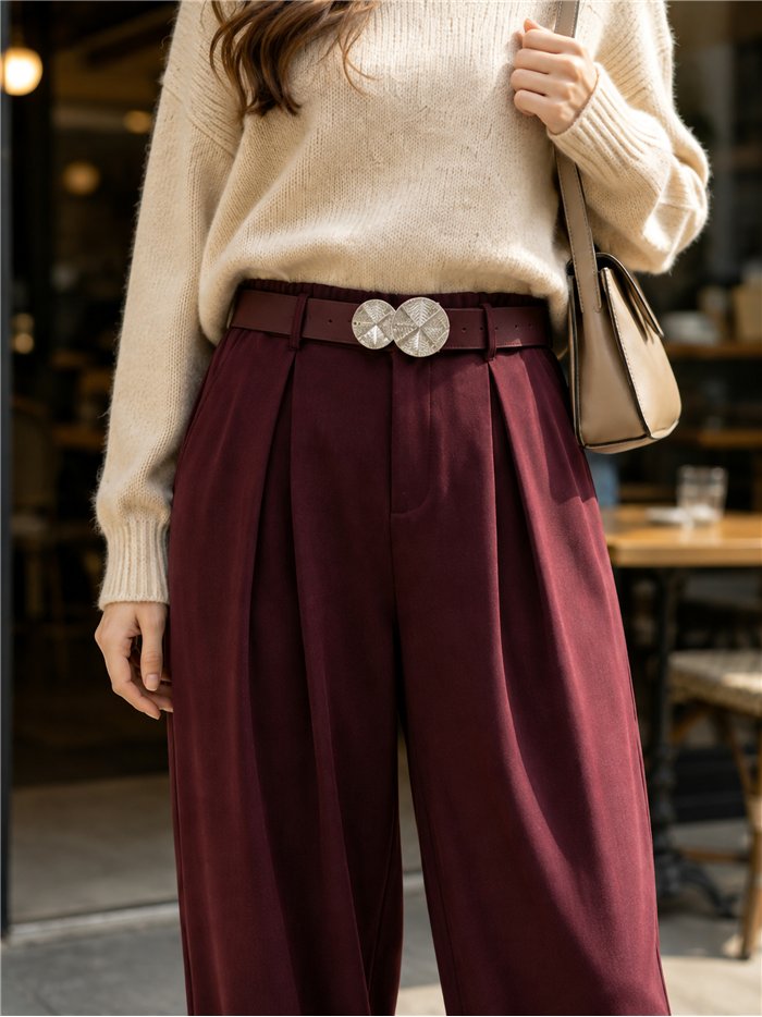 Pantalón jogger con cinturón joya