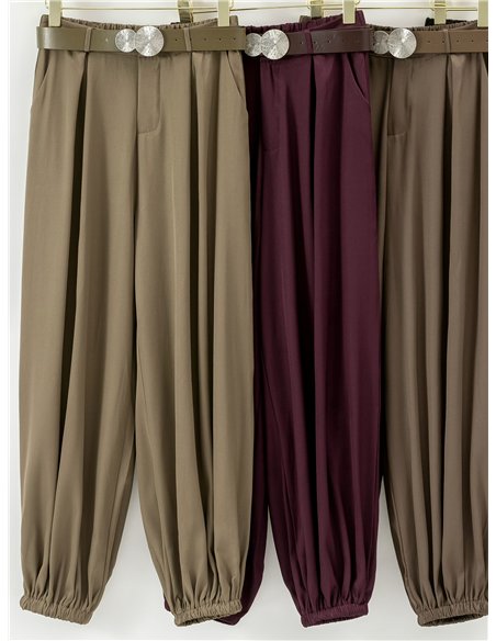 Pantalón jogger con cinturón joya