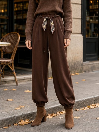 Pantalón jogger con cinturón pañuelo