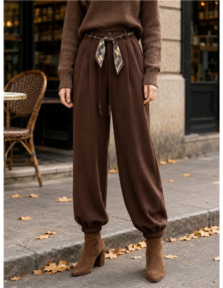 Pantalón jogger con cinturón pañuelo