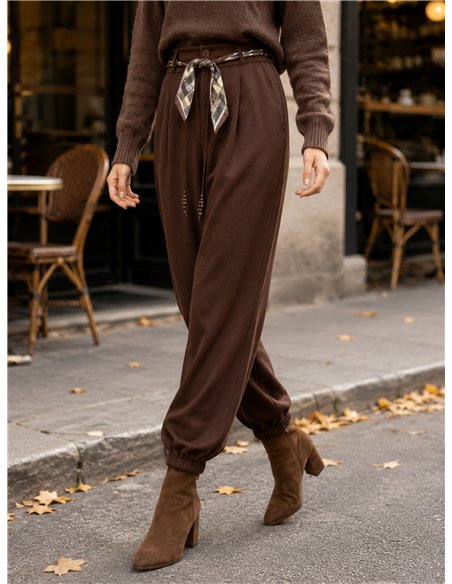 Pantalón jogger con cinturón pañuelo