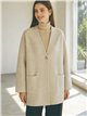Cardigã oversized com botões e bolsos.