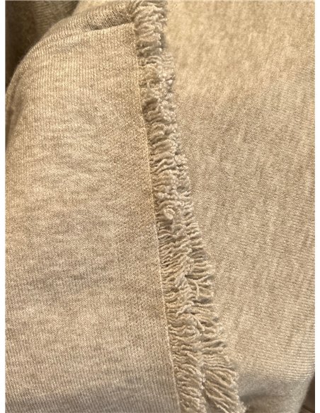 Suéter oversized, de tricô fino e com fios desfiados
