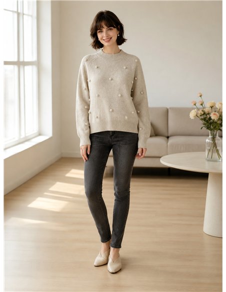 Camisa com pompons em relevo
