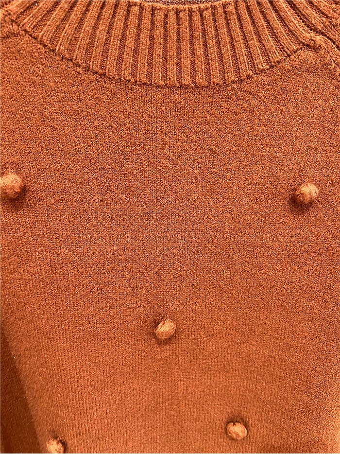 Camisa com pompons em relevo