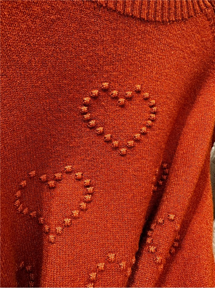 Camisa com corações em relevo