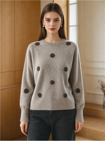 Camisa com pompons em relevo
