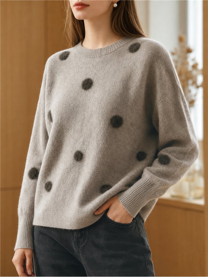 Camisa com pompons em relevo