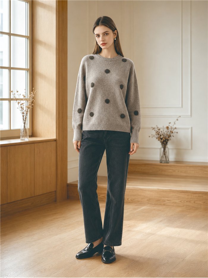 Camisa com pompons em relevo