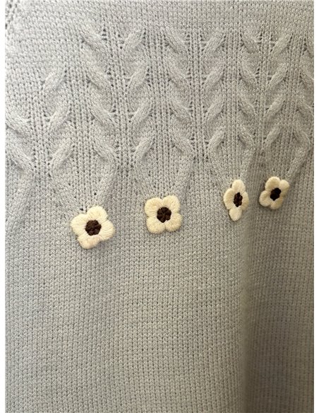 Pull oversize en maille torsadée avec fleurs appliquées