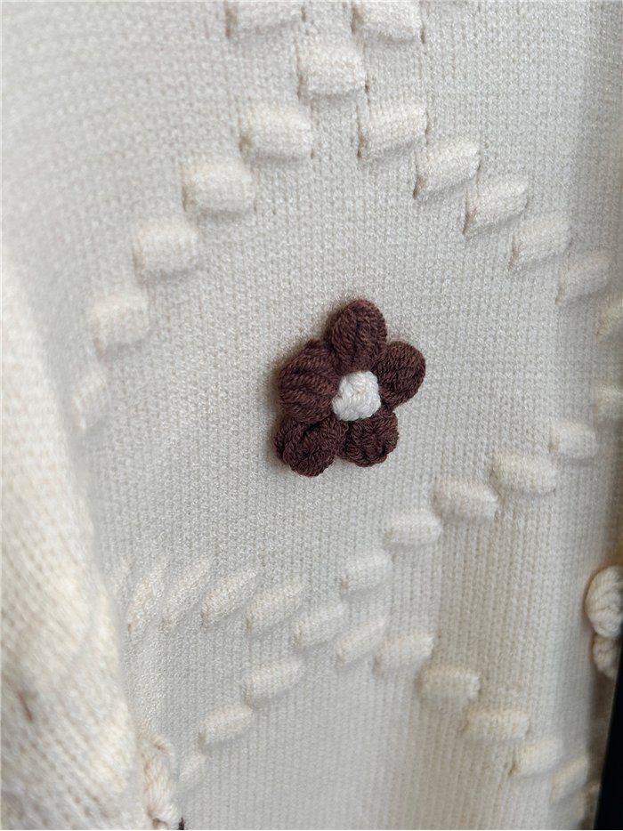 Jersey amplio flores aplicadas y rombos