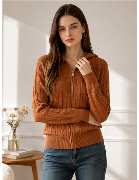 Veste en maille tressée à capuche