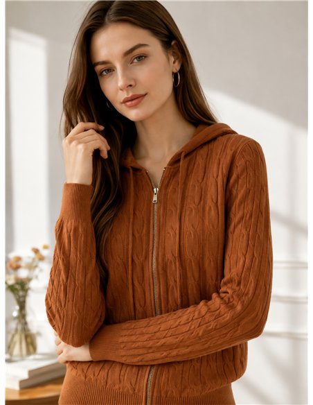 Veste en maille tressée à capuche