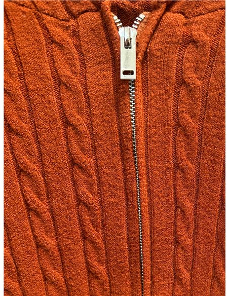 Veste en maille tressée à capuche