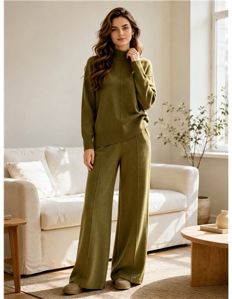 Conjunto jersey cuello alto y pantalón