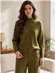 Conjunto jersey cuello alto y pantalón