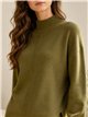 Conjunto jersey cuello alto y pantalón