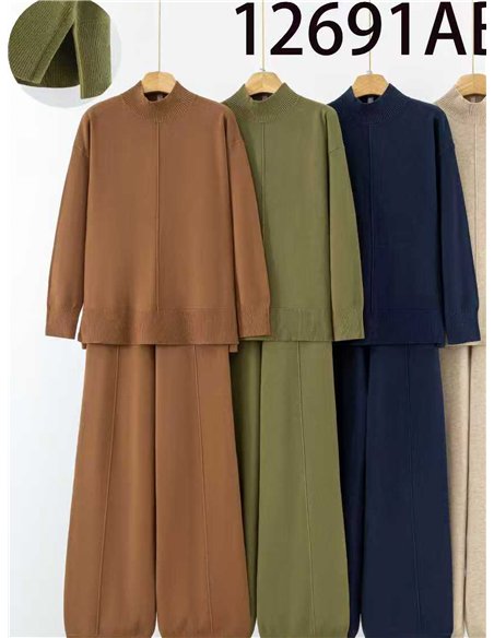 Conjunto jersey cuello alto y pantalón