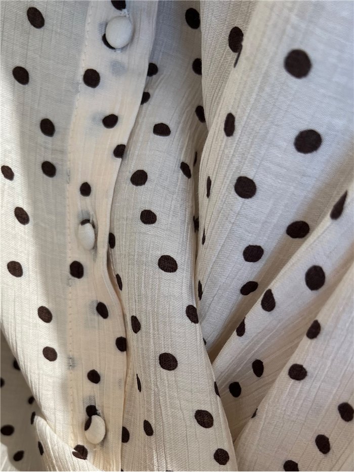camicetta a pois con scollo a balze