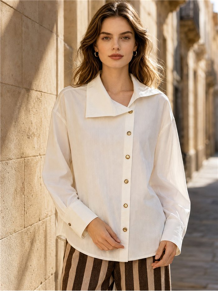 Camisa amplia botonadura lateral