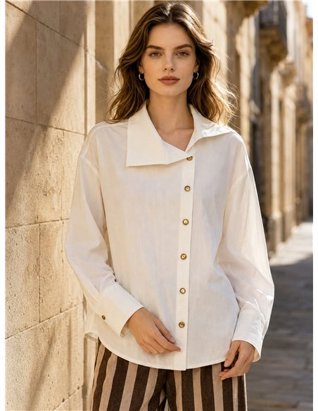 Camisa amplia botonadura lateral