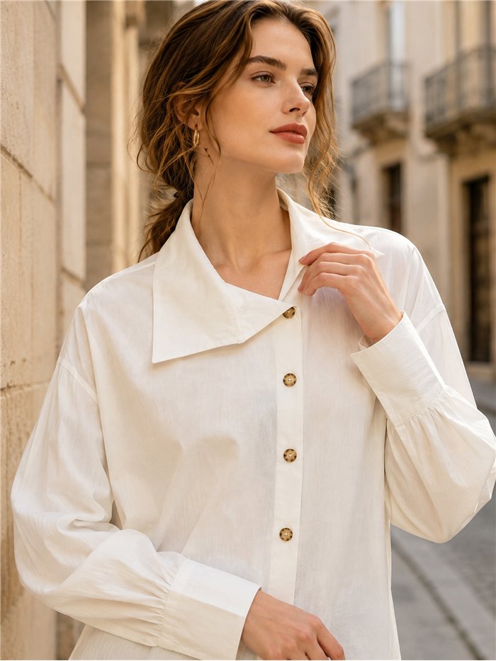 Camisa amplia botonadura lateral