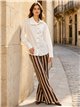 Camisa amplia botonadura lateral