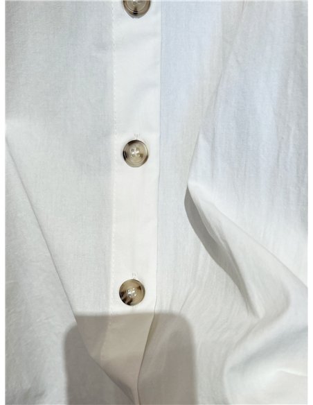 Camisa amplia botonadura lateral