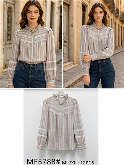 Blusa listrada com detalhes. 2