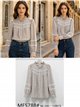 Blusa listrada com detalhes.