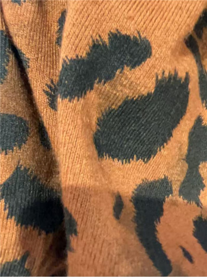 Maglione oversize morbido con stampa leopardata