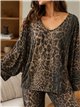 Completo composto da camicetta lunga con stampa animalier e glitter e pantaloni