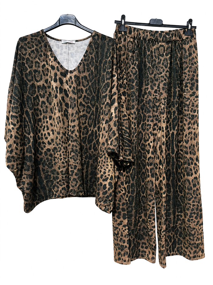 Completo composto da camicetta lunga con stampa animalier e glitter e pantaloni