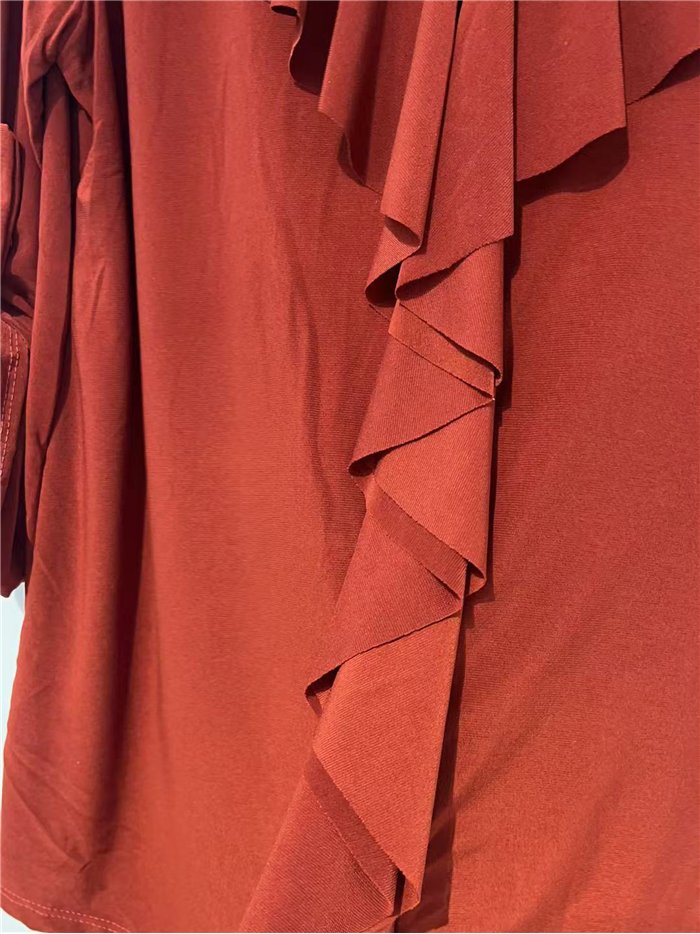 Blusa fluida com babados, tamanho grande