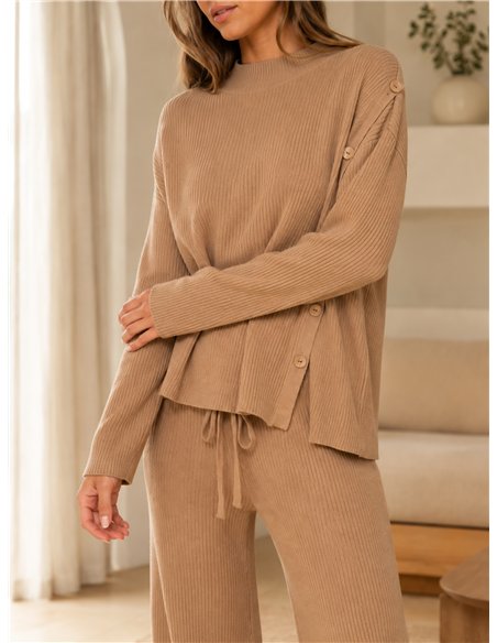 Conjunto jersey amplio botones laterales y pantalón