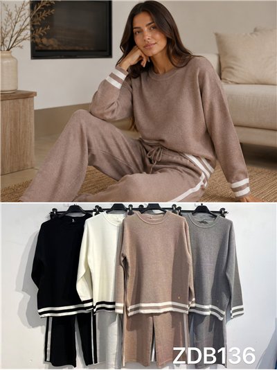 Conjunto jersey amplio detalle rayas y pantalón 2