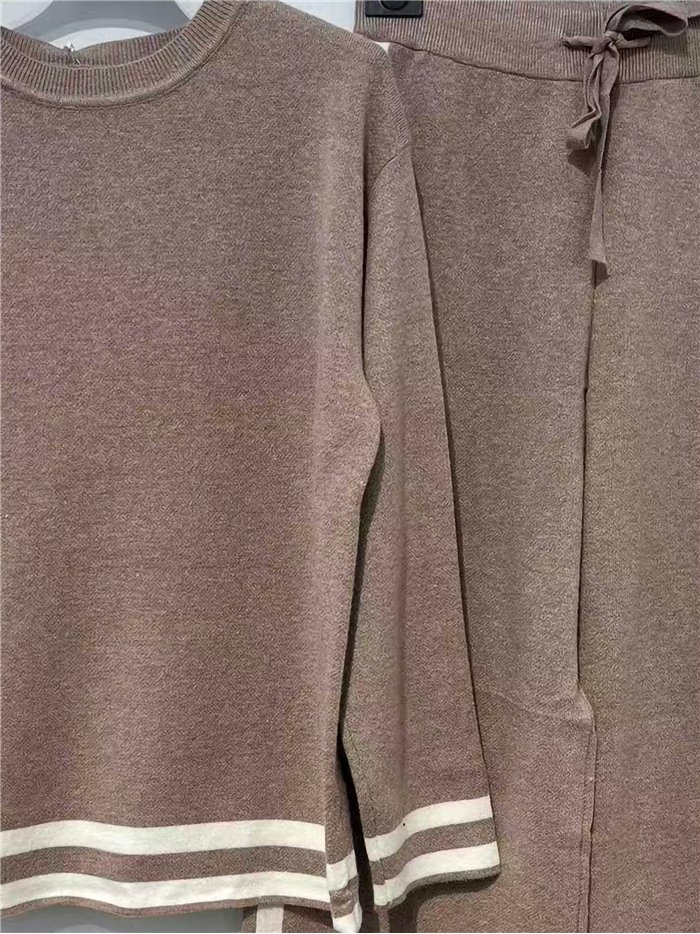 Conjunto jersey amplio detalle rayas y pantalón