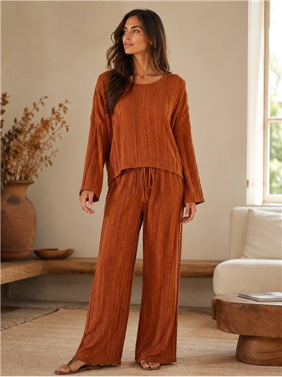 Conjunto blusa amplia textura relieve talla grande y pantalón