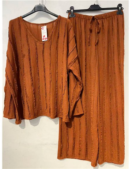 Set aus locker sitzender, strukturierter Bluse und Hose in Übergröße