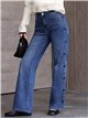 Calça jeans de perna larga com tachas e estrelas