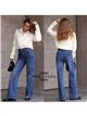 Calça jeans de perna larga com tachas e estrelas