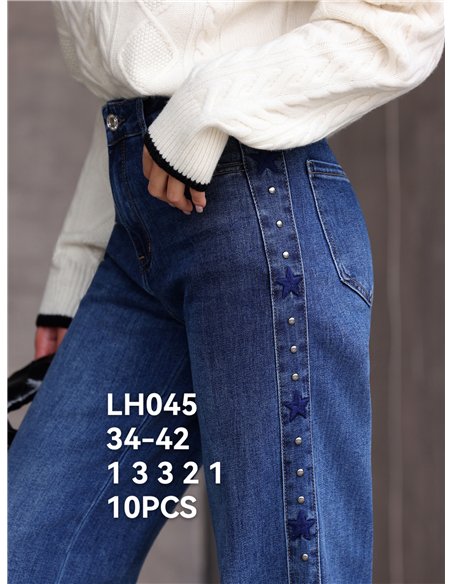 Calça jeans de perna larga com tachas e estrelas