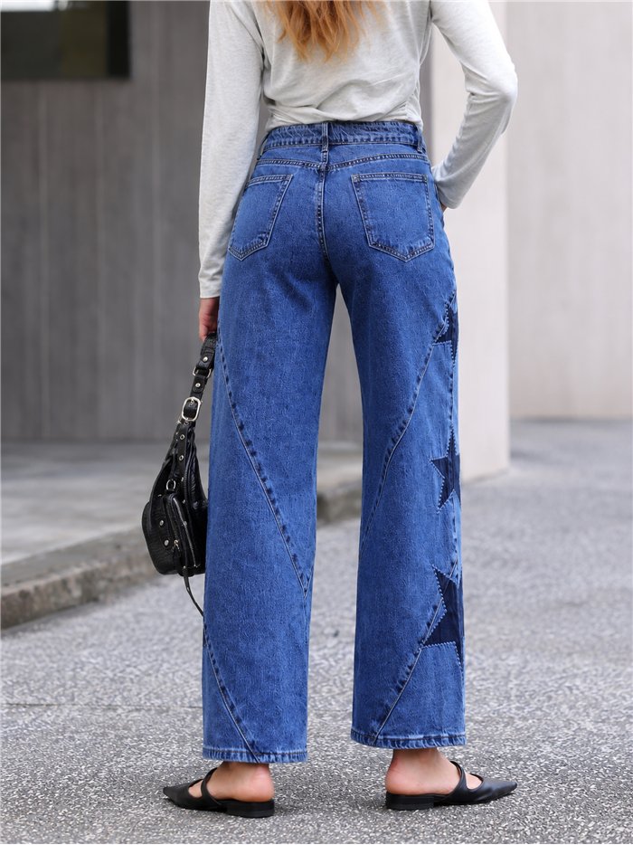 Weit geschnittene Jeans mit gestickten Patchwork-Sternen
