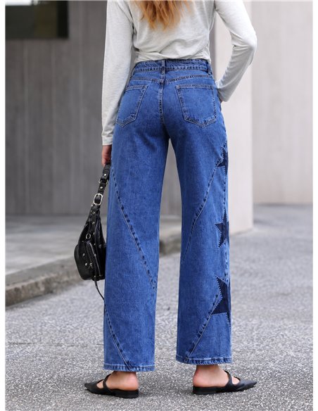 Weit geschnittene Jeans mit gestickten Patchwork-Sternen