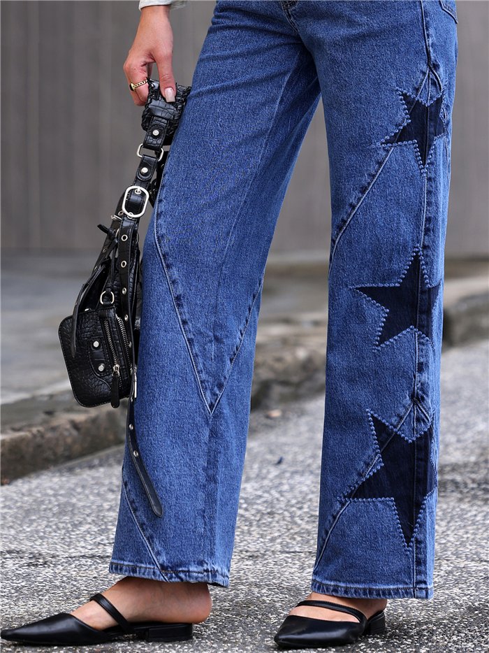 Weit geschnittene Jeans mit gestickten Patchwork-Sternen