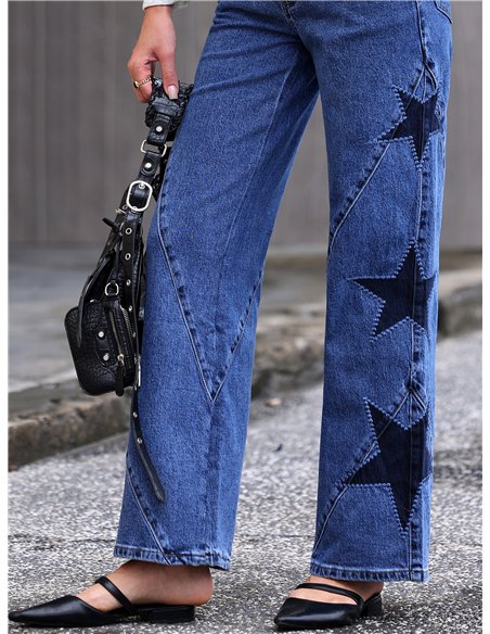 Weit geschnittene Jeans mit gestickten Patchwork-Sternen