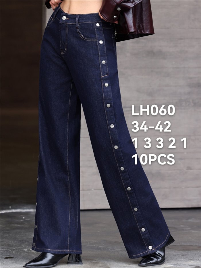 Weit geschnittene Jeans mit seitlichen Knöpfen
