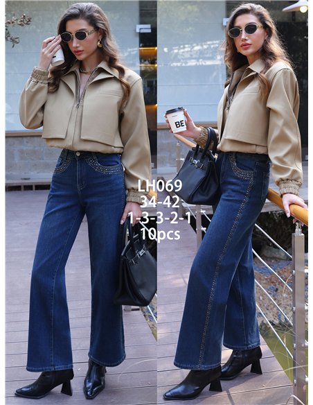 Weit geschnittene Jeans mit Nieten