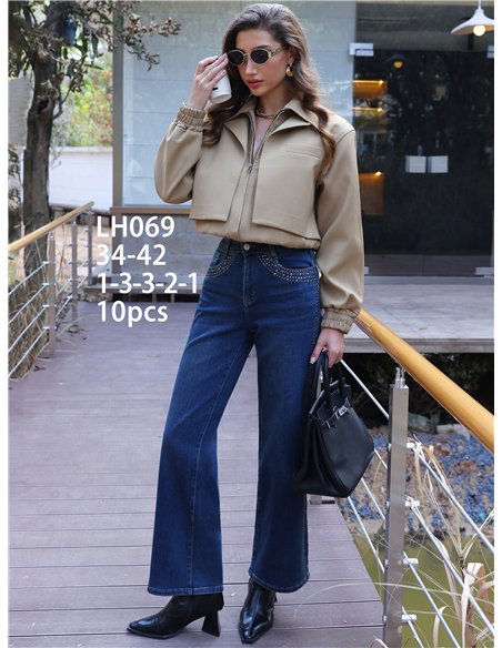 Weit geschnittene Jeans mit Nieten